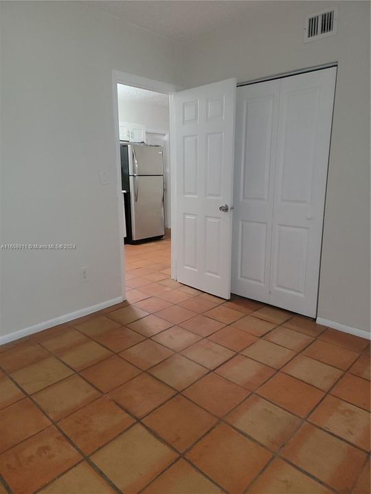 For Rent: $2,250 (2 beds, 1 baths, 734 Square Feet)