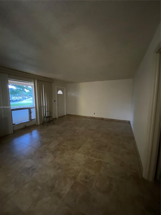 For Sale: $195,000 (2 beds, 2 baths, 1100 Square Feet)