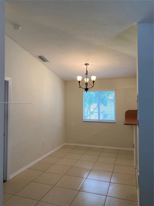 For Rent: $2,300 (3 beds, 2 baths, 1024 Square Feet)