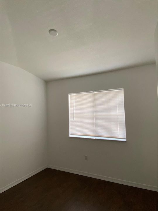 For Rent: $2,300 (3 beds, 2 baths, 1024 Square Feet)