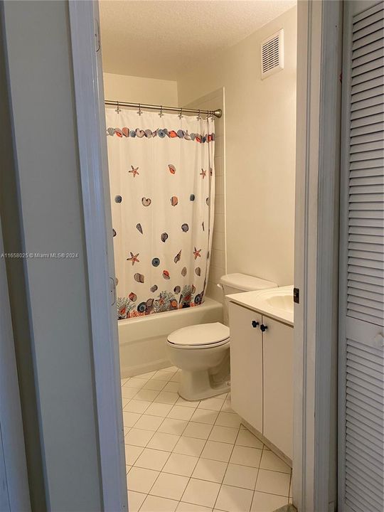 For Rent: $2,300 (3 beds, 2 baths, 1024 Square Feet)