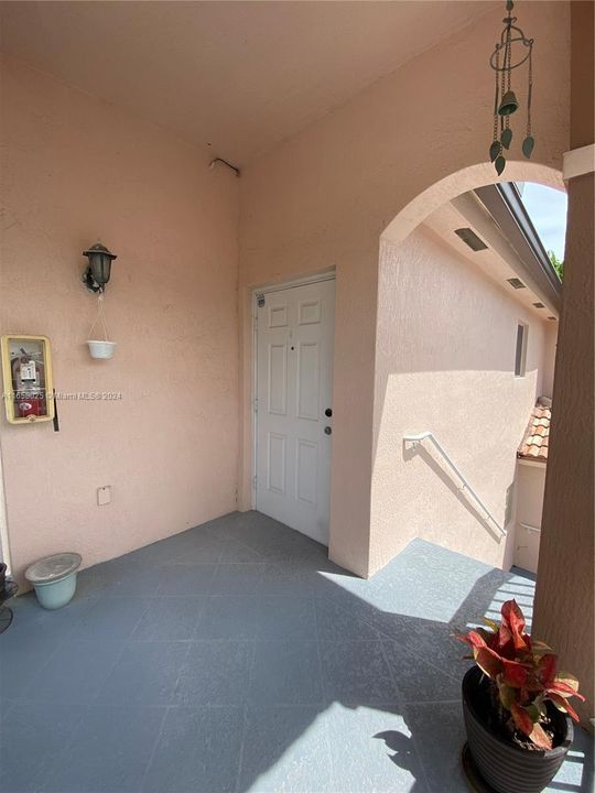 For Rent: $2,300 (3 beds, 2 baths, 1024 Square Feet)