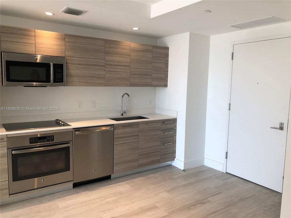 For Rent: $3,200 (1 beds, 1 baths, 683 Square Feet)