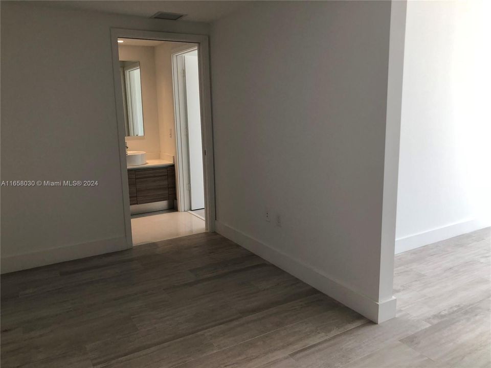 For Rent: $3,200 (1 beds, 1 baths, 683 Square Feet)