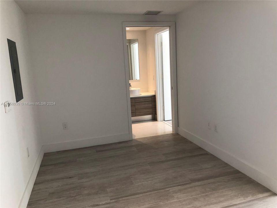 For Rent: $3,200 (1 beds, 1 baths, 683 Square Feet)