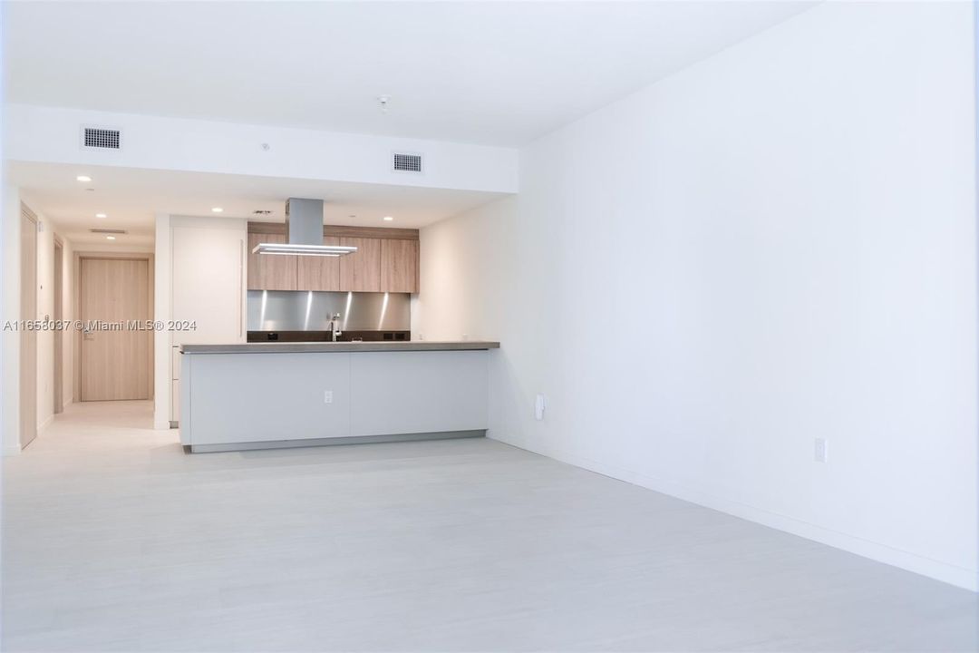 For Rent: $5,750 (1 beds, 2 baths, 1022 Square Feet)