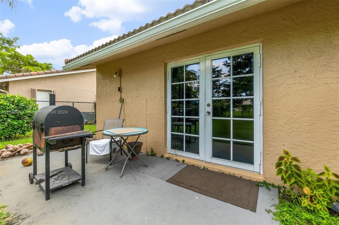 For Sale: $499,900 (3 beds, 2 baths, 1734 Square Feet)