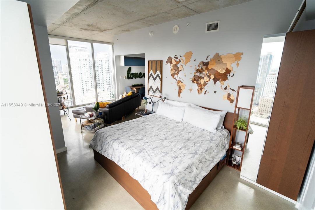 For Sale: $395,000 (1 beds, 1 baths, 607 Square Feet)