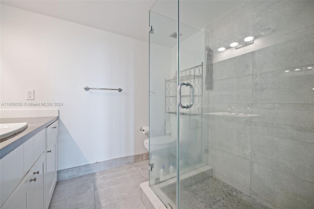 For Sale: $325,000 (2 beds, 2 baths, 1145 Square Feet)