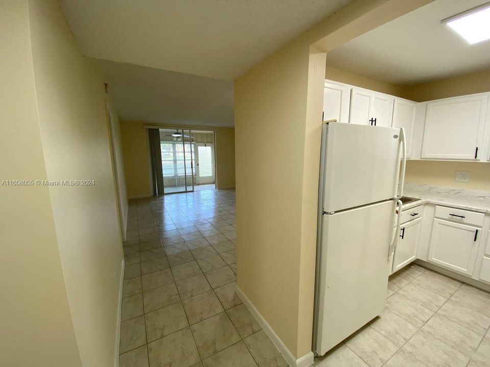 For Sale: $110,500 (1 beds, 1 baths, 660 Square Feet)