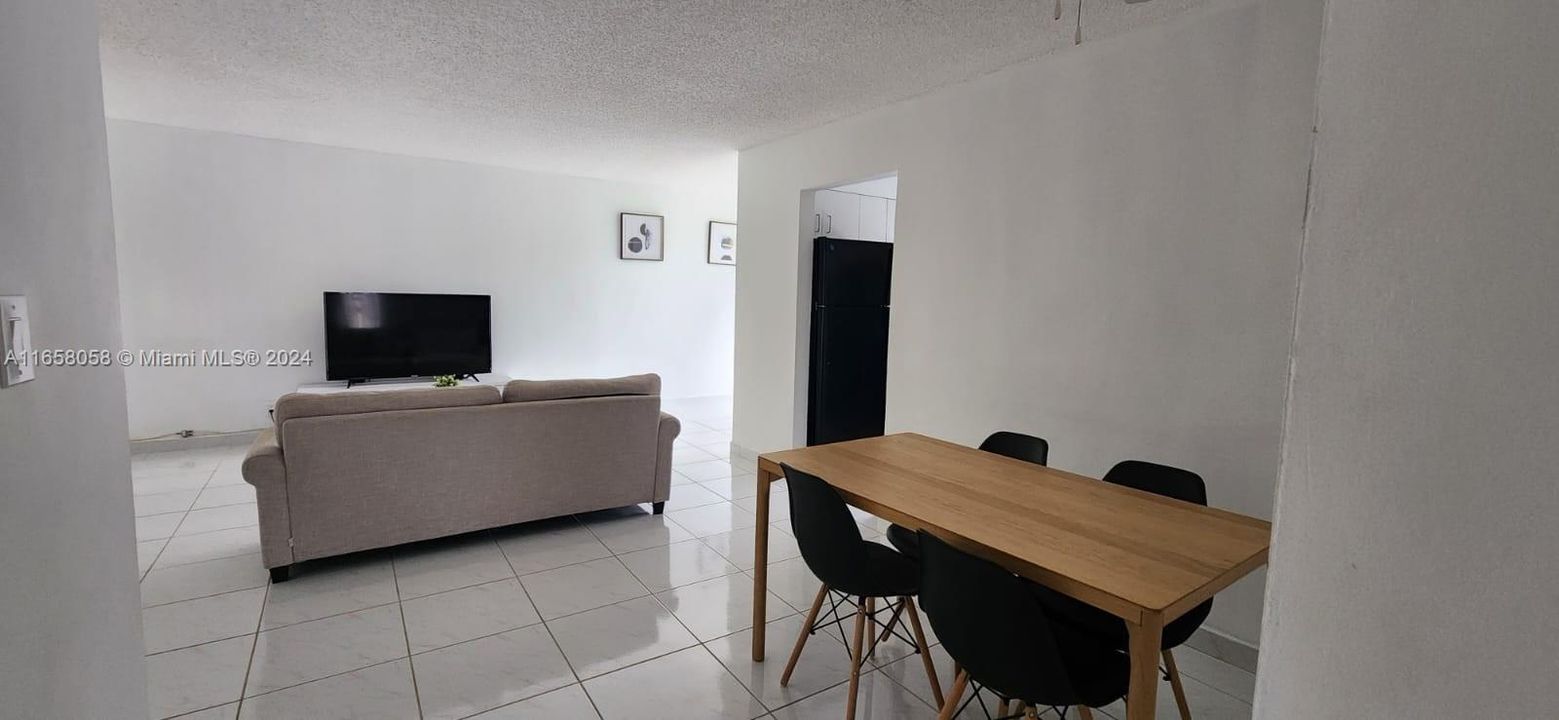 En Venta: $349,000 (2 camas, 2 baños, 894 Pies cuadrados)