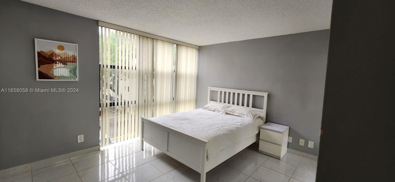 En Venta: $349,000 (2 camas, 2 baños, 894 Pies cuadrados)