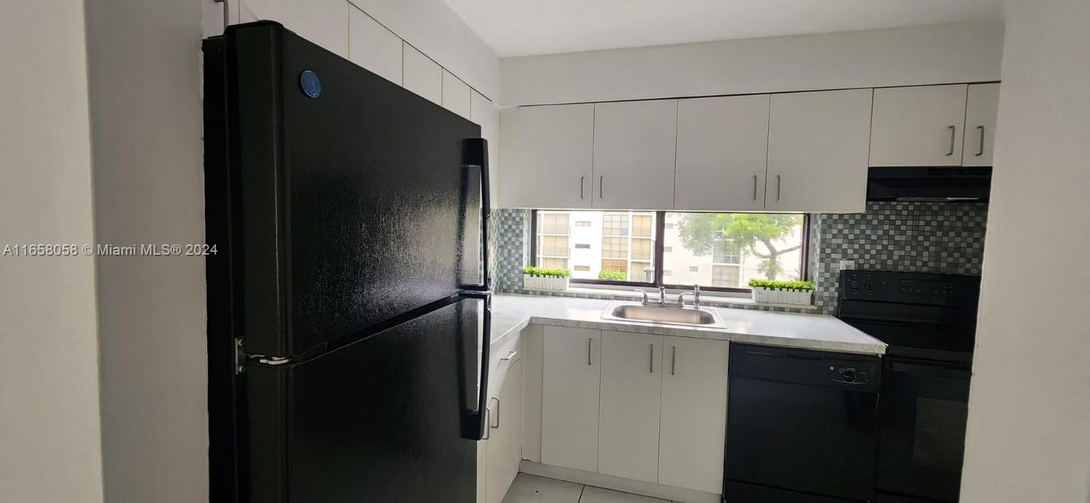 En Venta: $349,000 (2 camas, 2 baños, 894 Pies cuadrados)