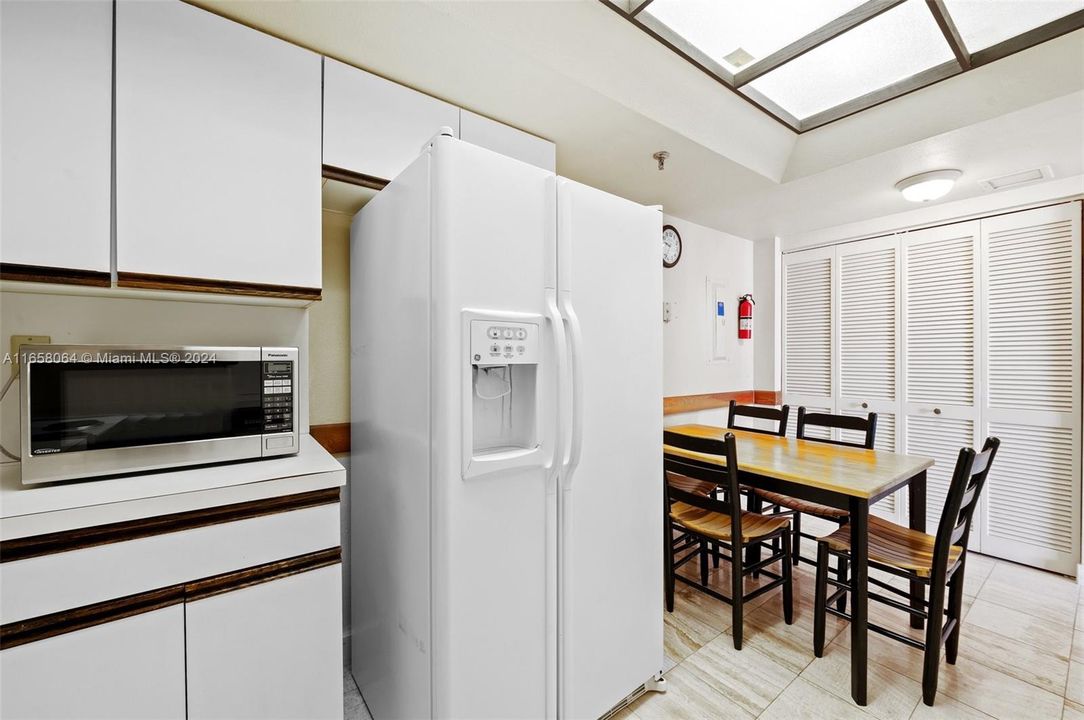 For Sale: $730,000 (2 beds, 2 baths, 1214 Square Feet)