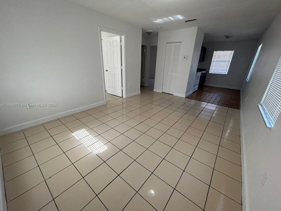 For Rent: $1,800 (2 beds, 1 baths, 2040 Square Feet)