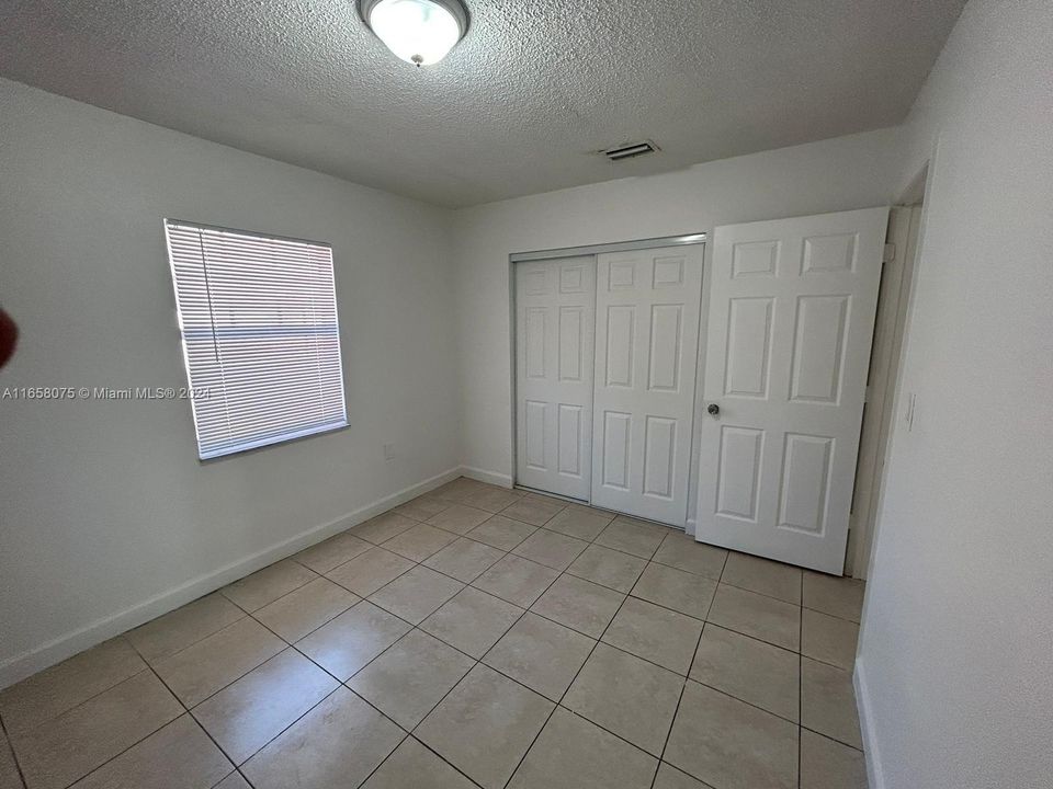 For Rent: $1,800 (2 beds, 1 baths, 2040 Square Feet)