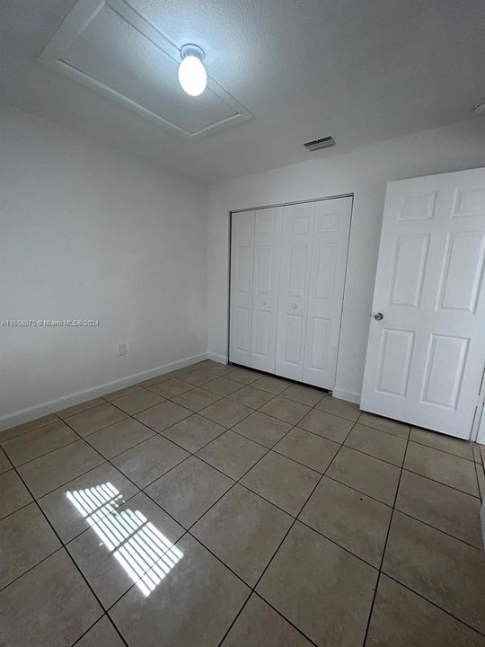 For Rent: $1,800 (2 beds, 1 baths, 2040 Square Feet)