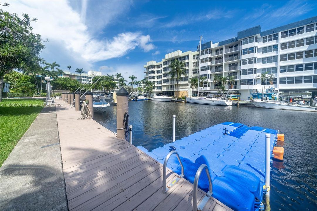 For Sale: $870,000 (3 beds, 2 baths, 1690 Square Feet)