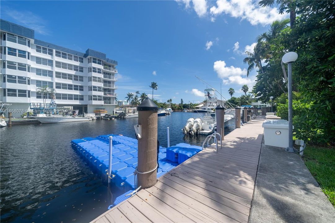 For Sale: $870,000 (3 beds, 2 baths, 1690 Square Feet)