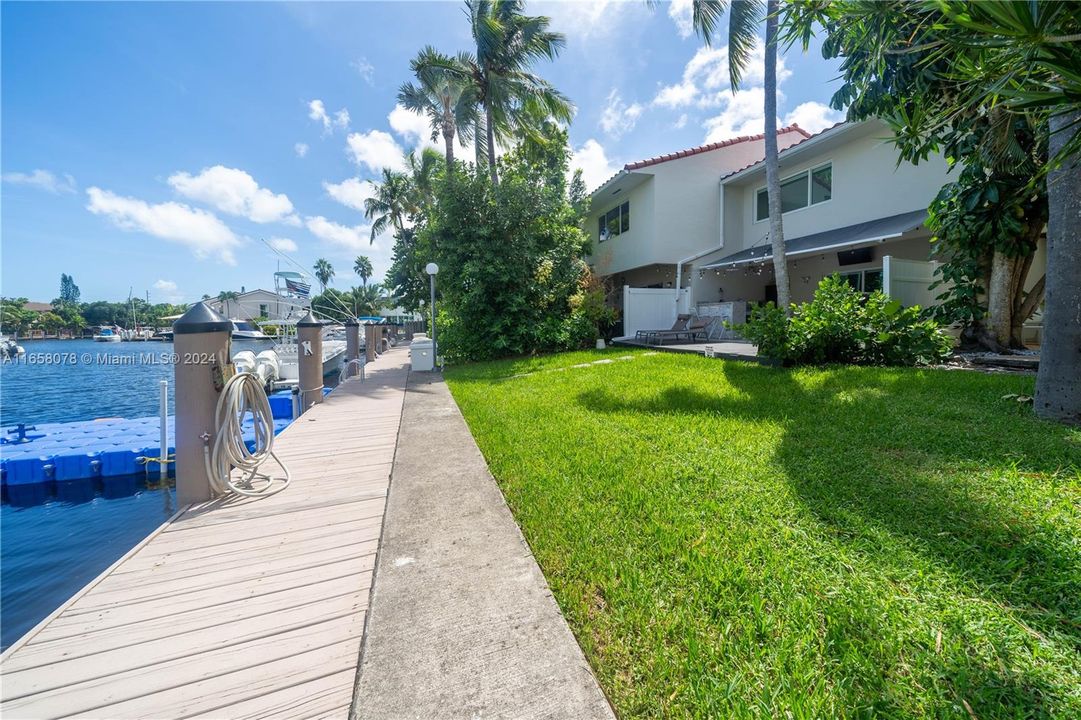 For Sale: $870,000 (3 beds, 2 baths, 1690 Square Feet)