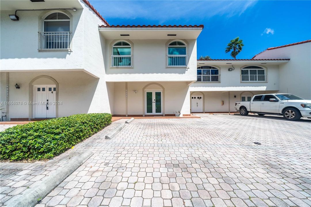 For Sale: $870,000 (3 beds, 2 baths, 1690 Square Feet)