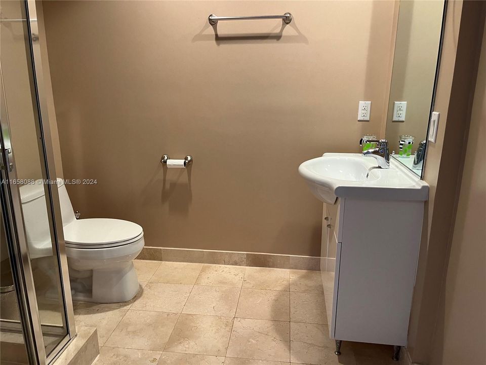 For Rent: $5,850 (3 beds, 3 baths, 1571 Square Feet)