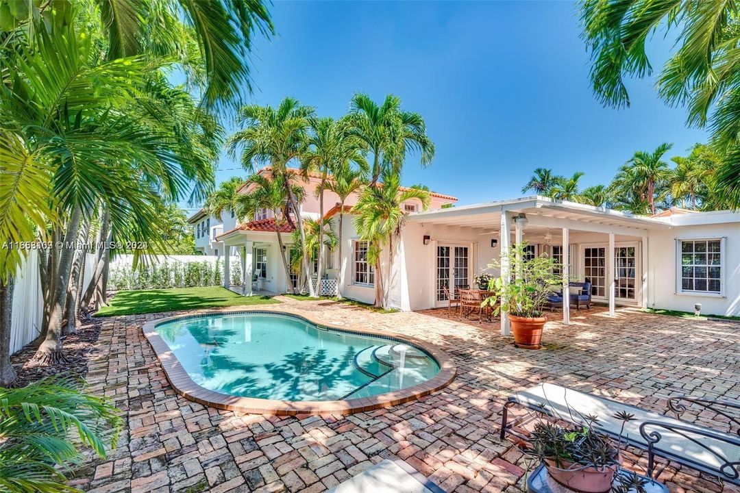 For Sale: $3,750,000 (5 beds, 4 baths, 3297 Square Feet)