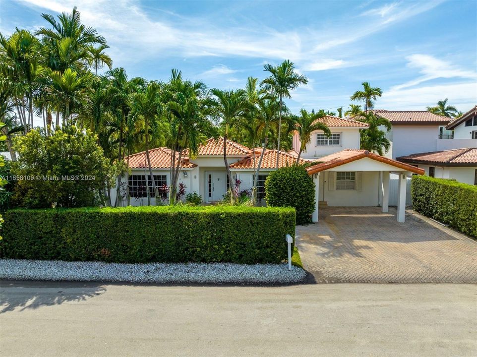 En Venta: $3,750,000 (5 camas, 4 baños, 3297 Pies cuadrados)