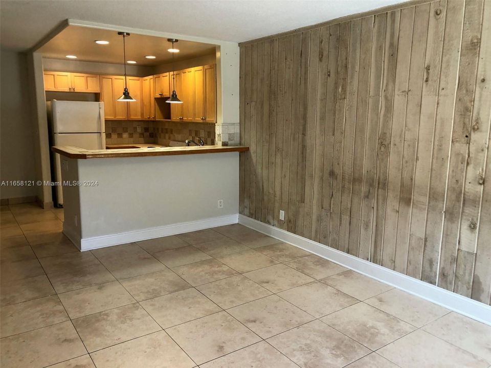 For Rent: $1,750 (2 beds, 1 baths, 800 Square Feet)