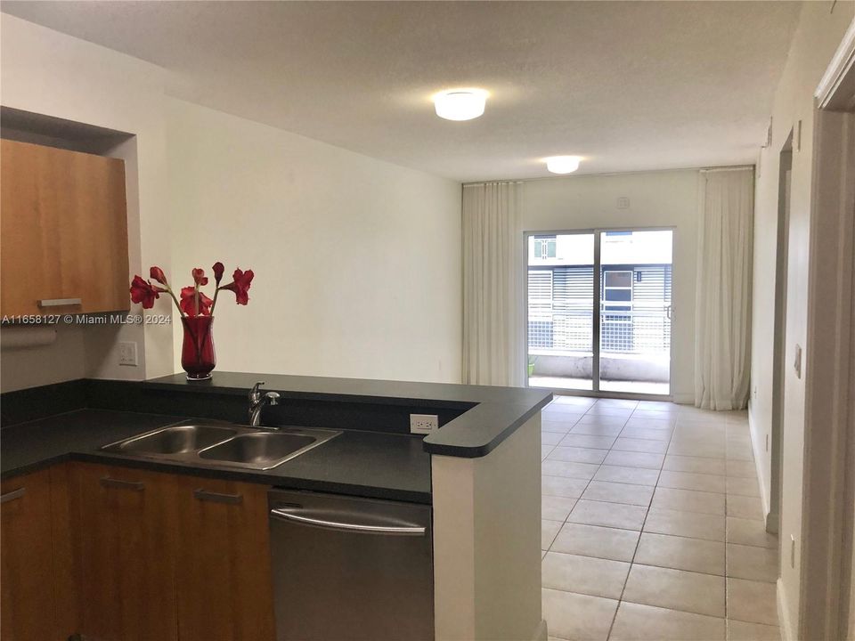 Active With Contract: $299,000 (2 beds, 1 baths, 1387 Square Feet)