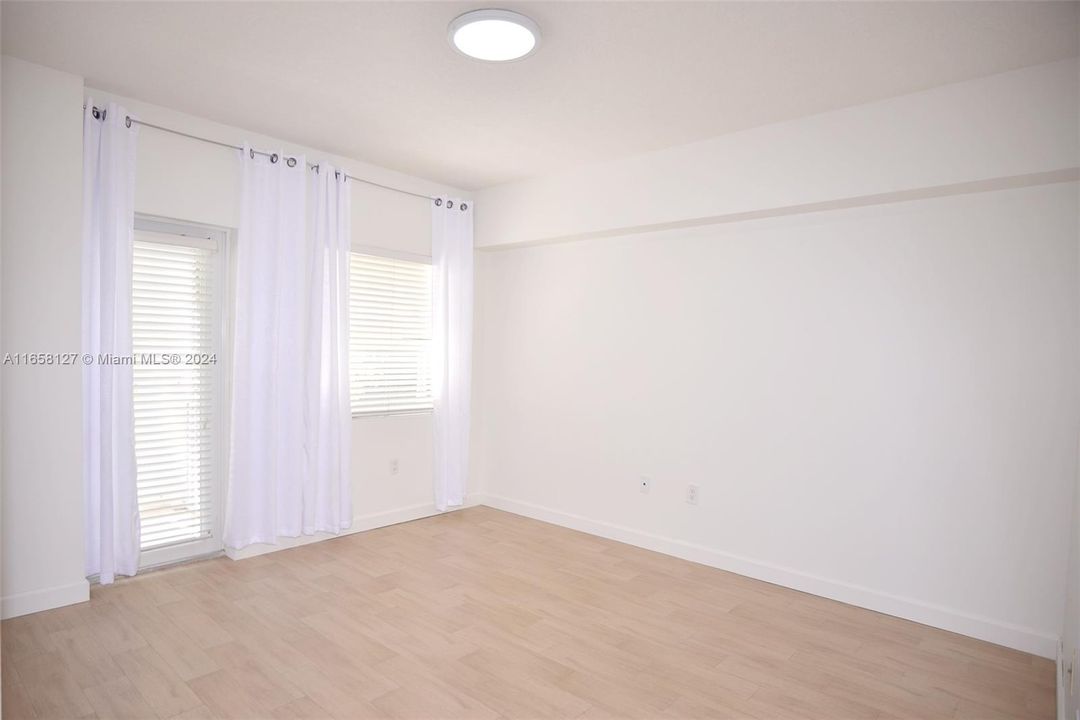 Activo con contrato: $299,000 (2 camas, 1 baños, 1387 Pies cuadrados)