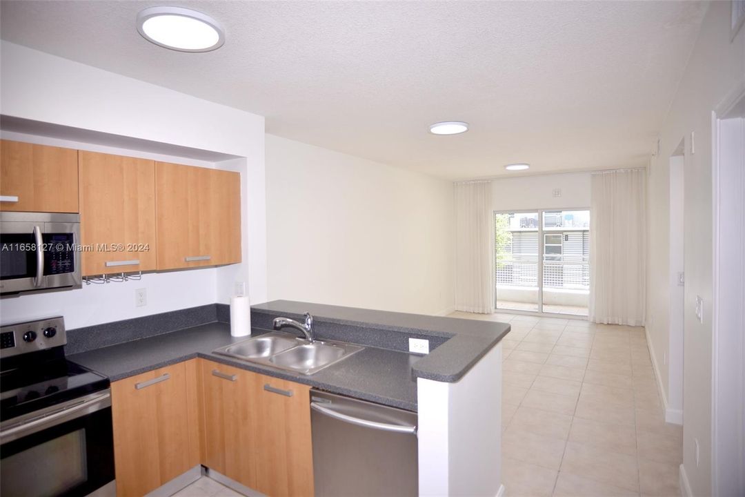 Active With Contract: $299,000 (2 beds, 1 baths, 1387 Square Feet)