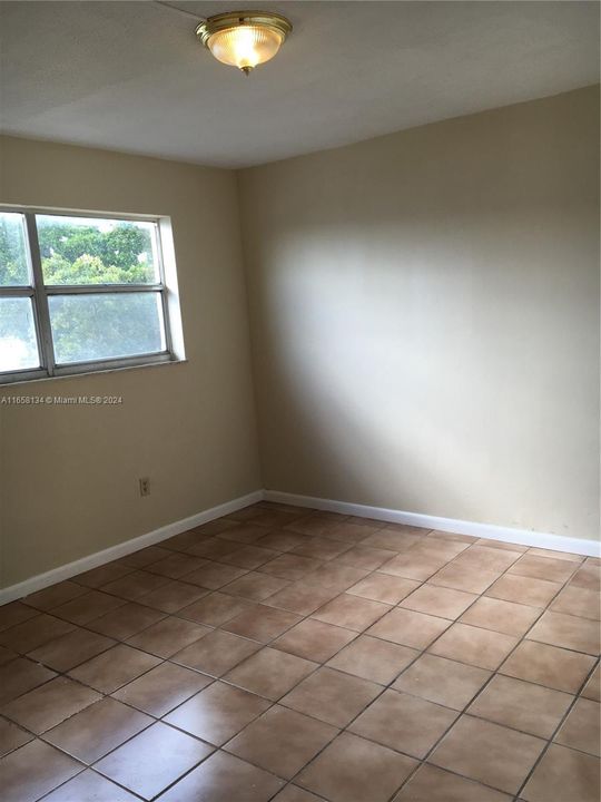 For Rent: $1,850 (2 beds, 1 baths, 873 Square Feet)