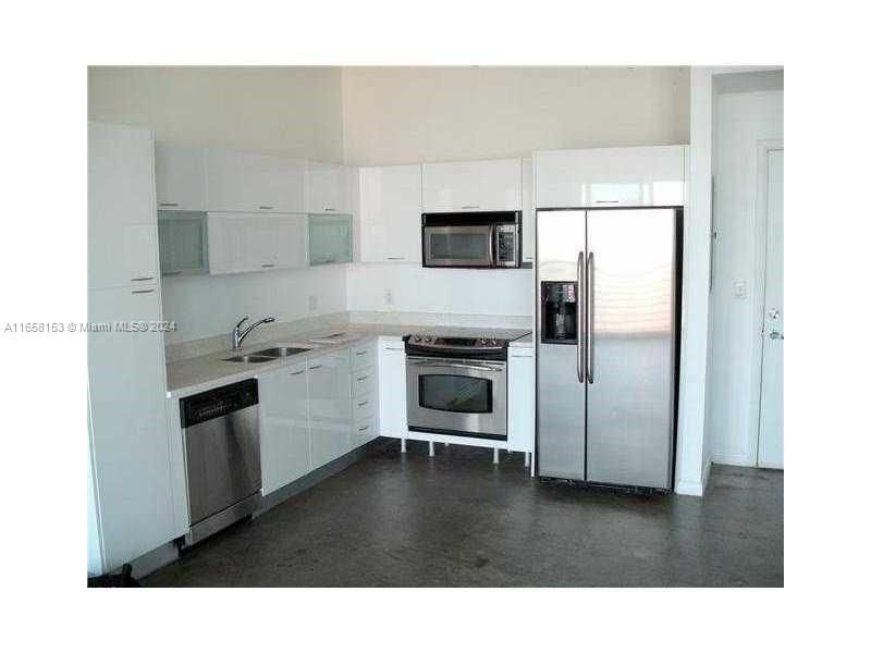 For Sale: $350,000 (1 beds, 1 baths, 651 Square Feet)