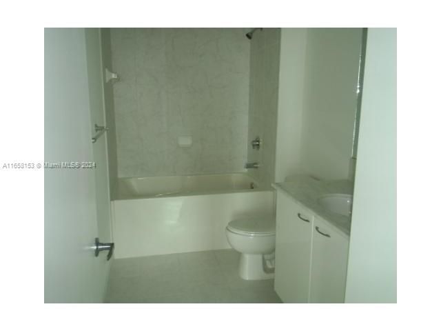 For Sale: $350,000 (1 beds, 1 baths, 651 Square Feet)