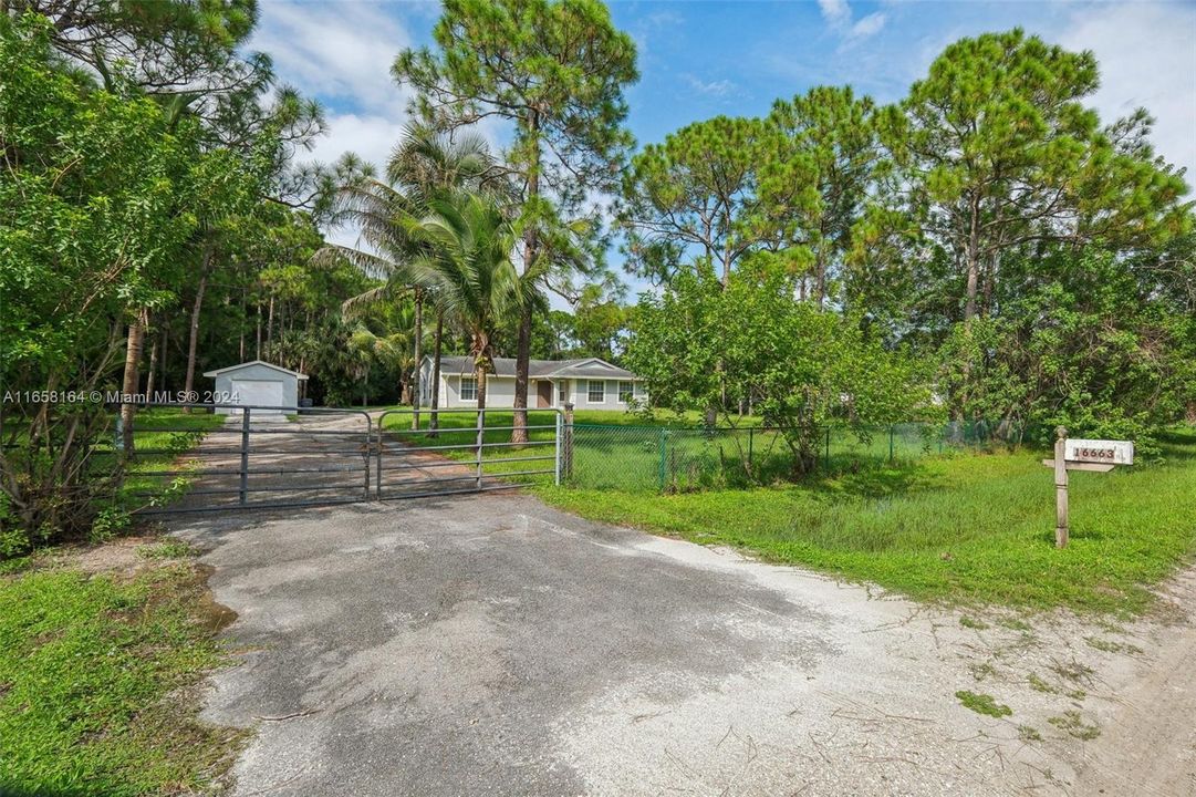 For Sale: $525,000 (4 beds, 2 baths, 1564 Square Feet)