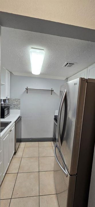 For Rent: $1,950 (1 beds, 1 baths, 801 Square Feet)