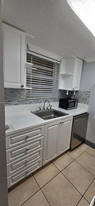 For Rent: $1,950 (1 beds, 1 baths, 801 Square Feet)