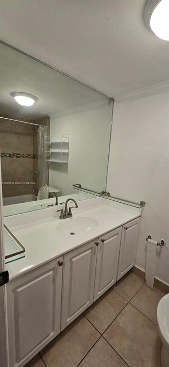 For Rent: $1,950 (1 beds, 1 baths, 801 Square Feet)