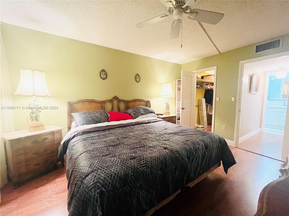 For Sale: $109,000 (1 beds, 1 baths, 640 Square Feet)