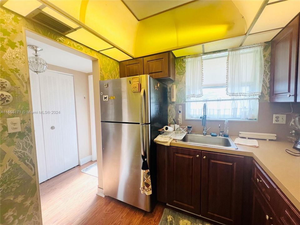 For Sale: $109,000 (1 beds, 1 baths, 640 Square Feet)