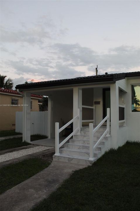 En Venta: $845,000 (3 camas, 2 baños, 1626 Pies cuadrados)