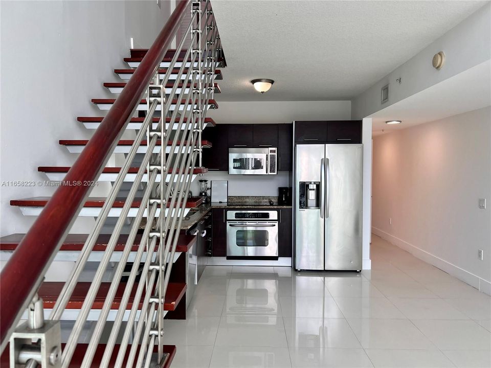 For Sale: $539,000 (1 beds, 1 baths, 952 Square Feet)