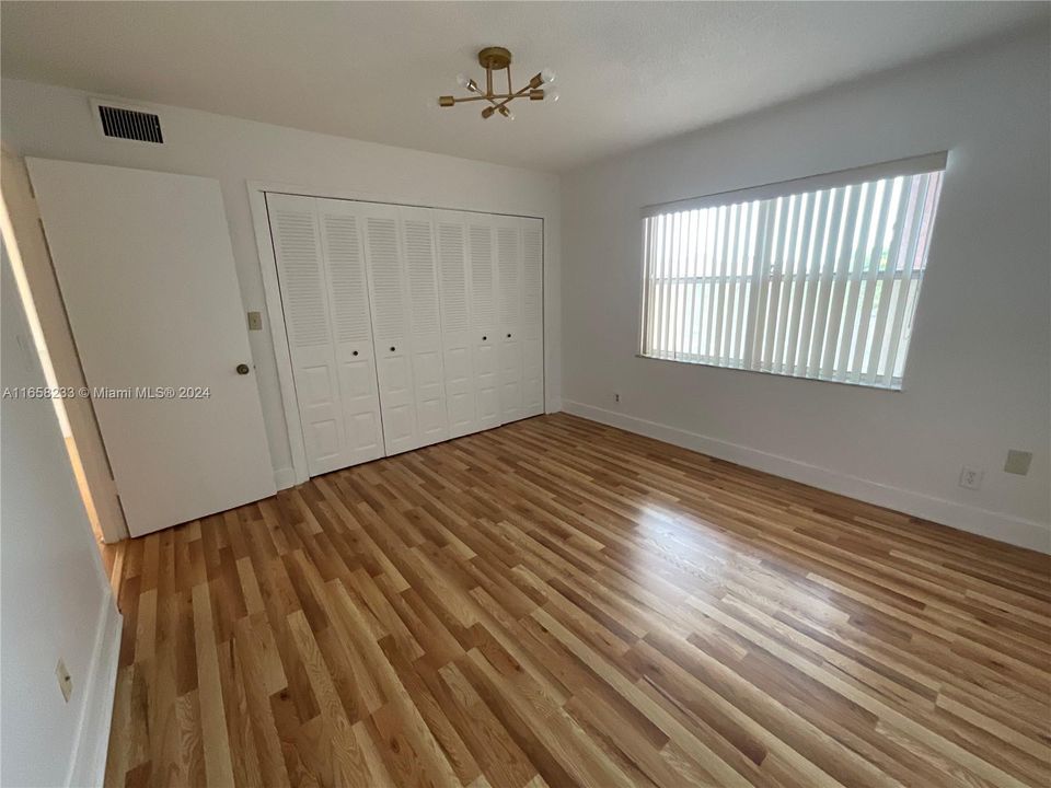 For Sale: $180,000 (2 beds, 2 baths, 1030 Square Feet)