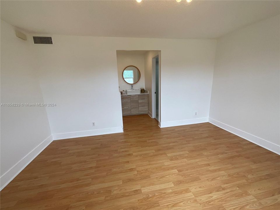 For Sale: $180,000 (2 beds, 2 baths, 1030 Square Feet)