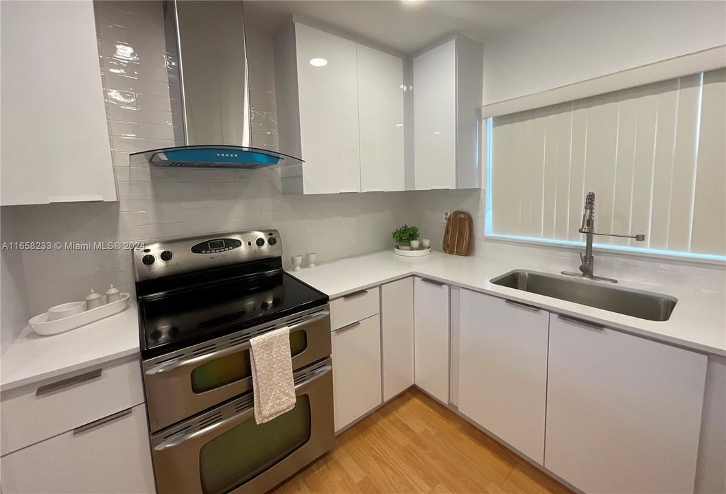 For Sale: $180,000 (2 beds, 2 baths, 1030 Square Feet)