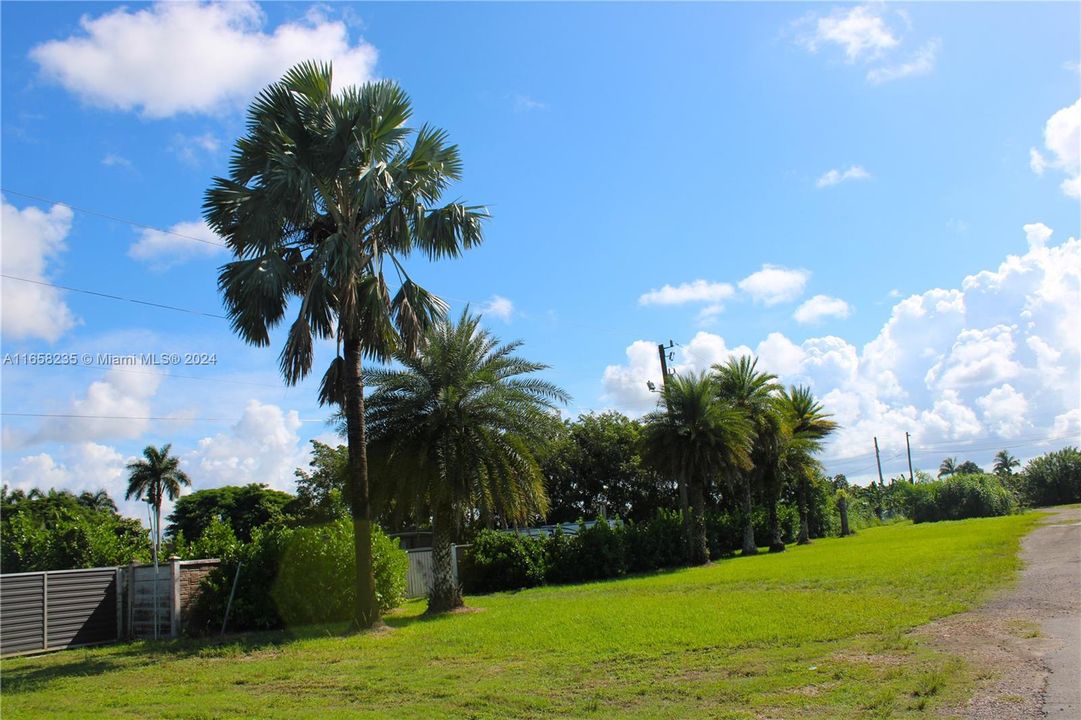 En Venta: $400,000 (1.13 acres)