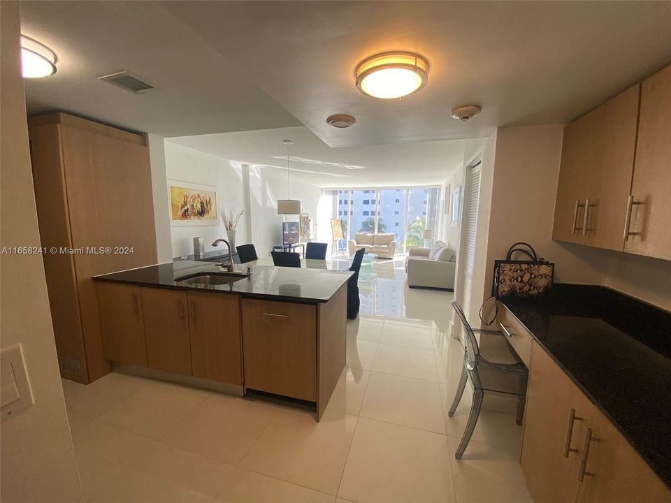 For Sale: $890,000 (1 beds, 1 baths, 896 Square Feet)