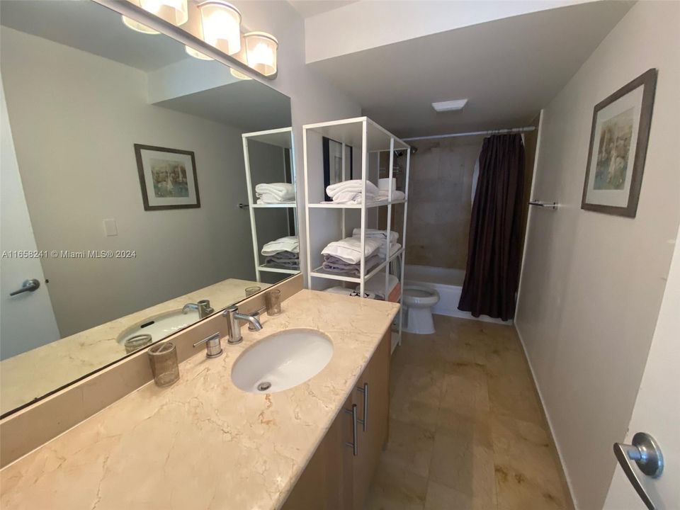 For Sale: $890,000 (1 beds, 1 baths, 896 Square Feet)