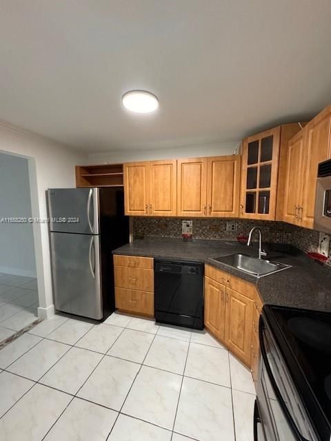 For Rent: $1,900 (1 beds, 1 baths, 845 Square Feet)